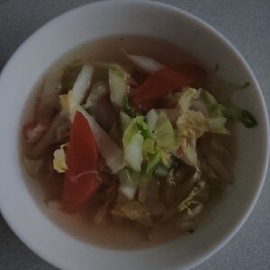 白菜とにんじんのコンソメスープ